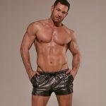 Short metálico negro