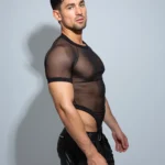 Camiseta Mesh con aro de metal